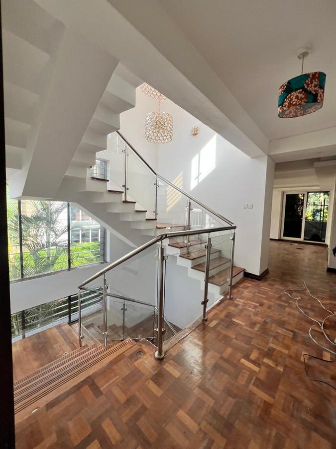 5 Bed Townhouse with En Suite in Lavington - 3