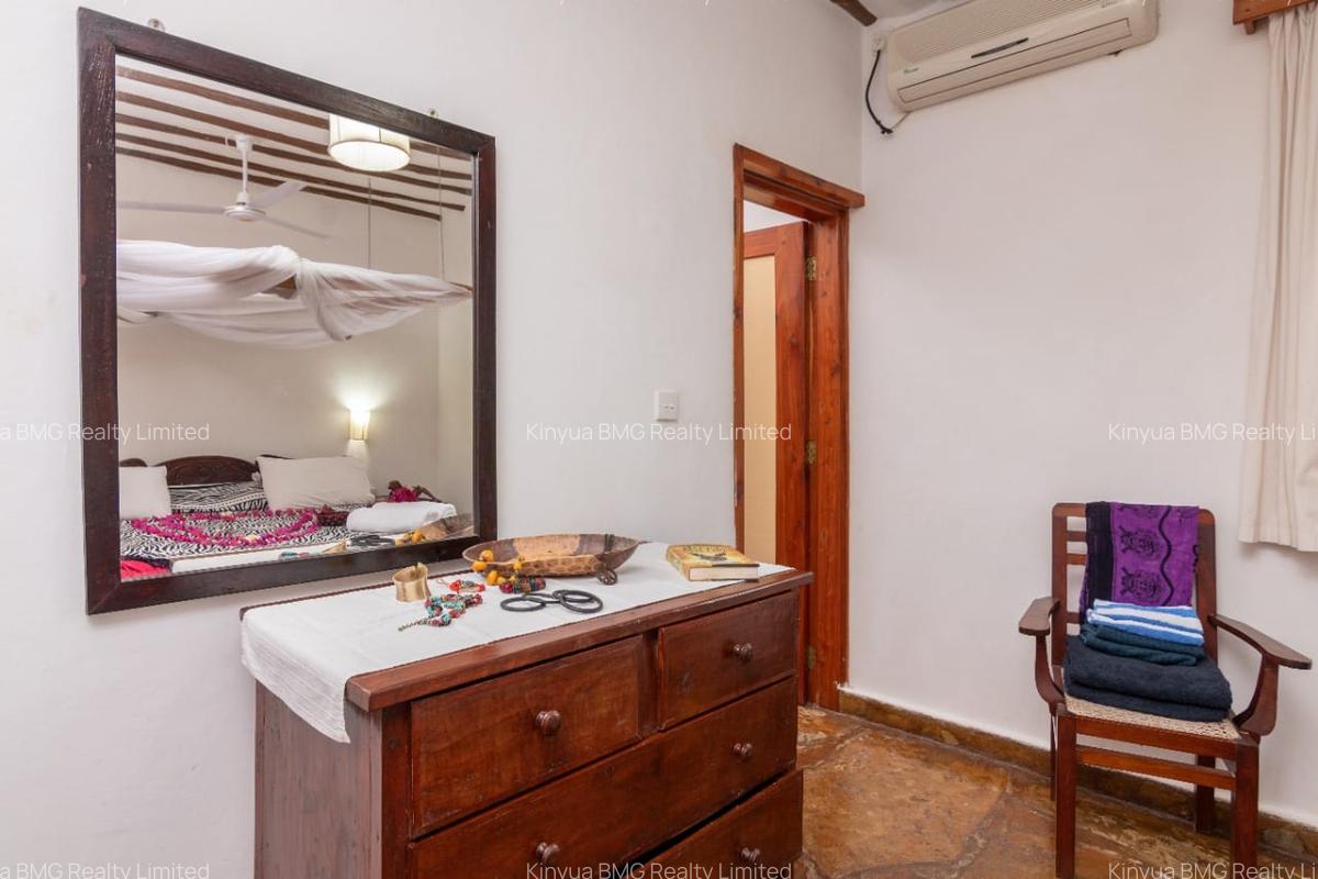 Serviced 1 Bed Apartment with En Suite in Malindi - 10