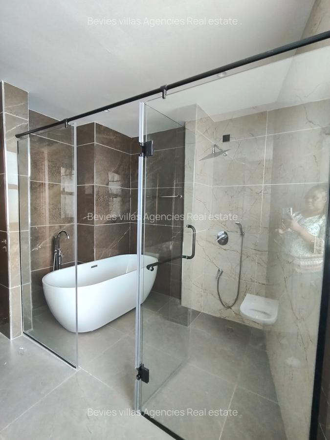 4 Bed Apartment with En Suite at Riverside - 17