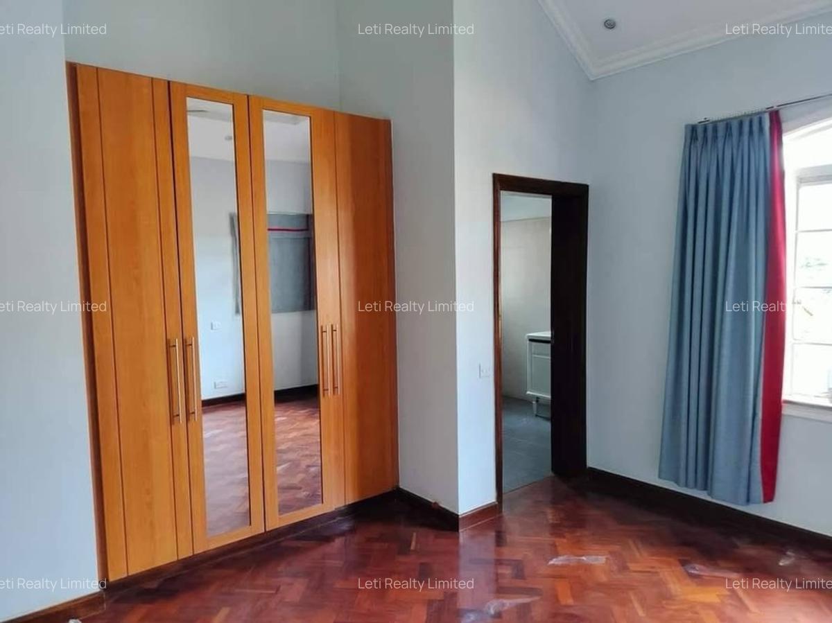 5 Bed House with En Suite in Runda - 8