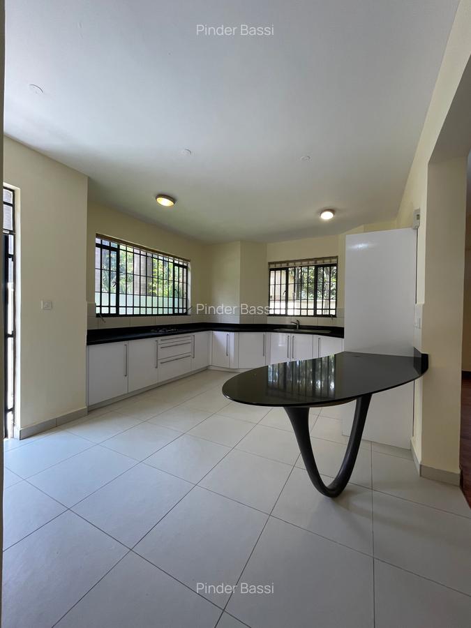 5 Bed Townhouse with En Suite in Lavington - 7