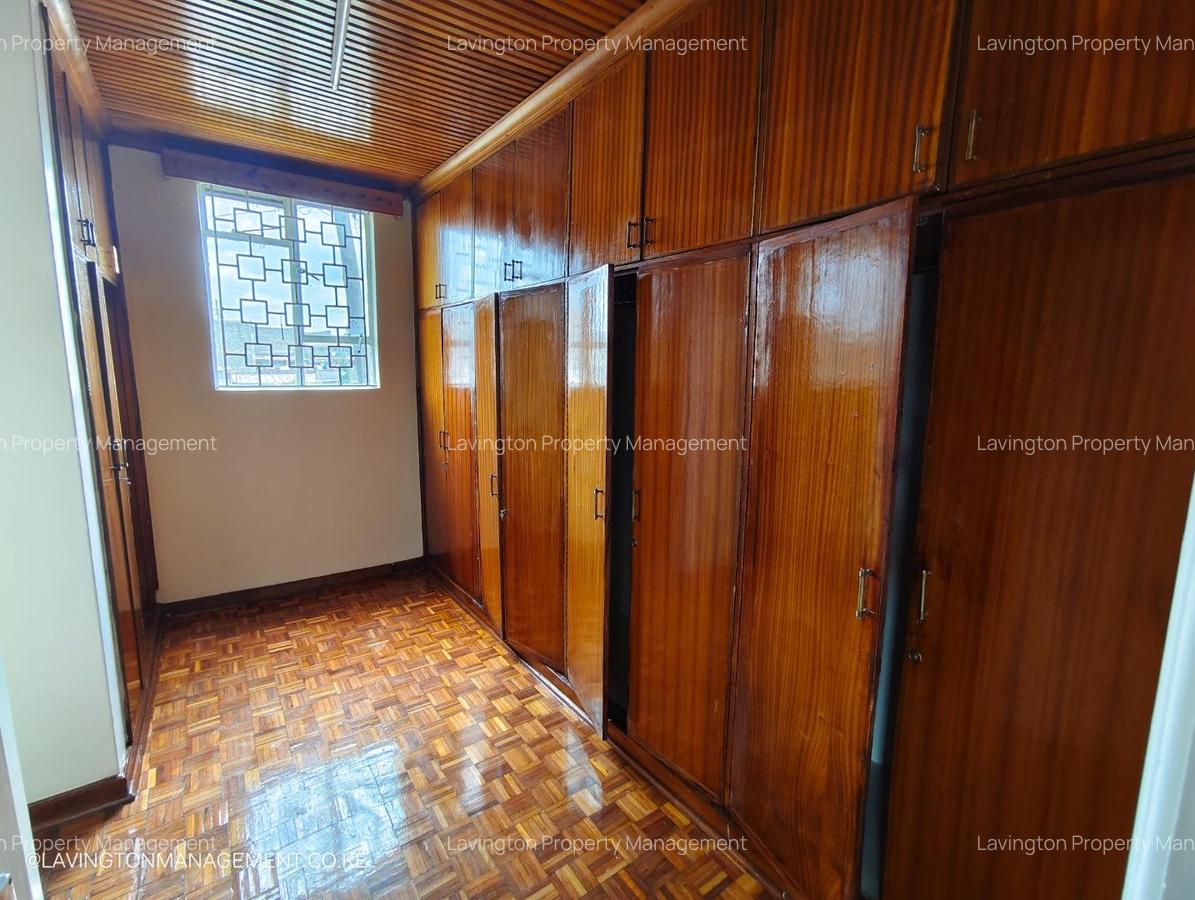 5 Bed House with En Suite at Lavington Green - 13