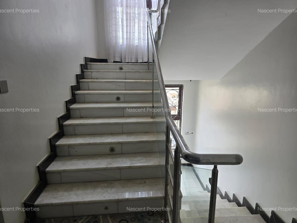 5 Bed Villa with En Suite in Lavington - 4