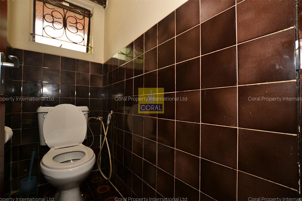 4 Bed House in Lavington - 9