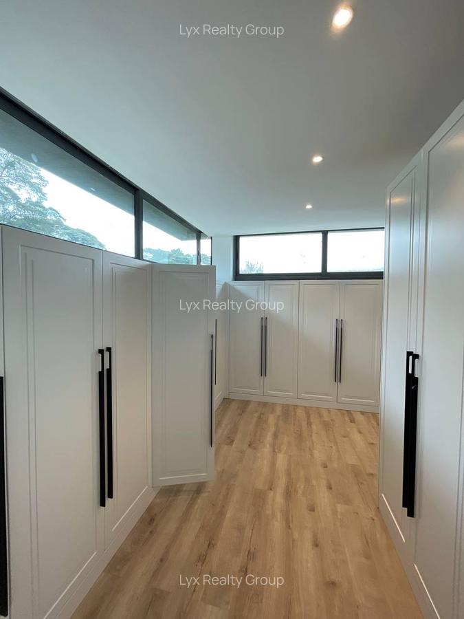 5 Bed Villa with En Suite in Lavington - 16