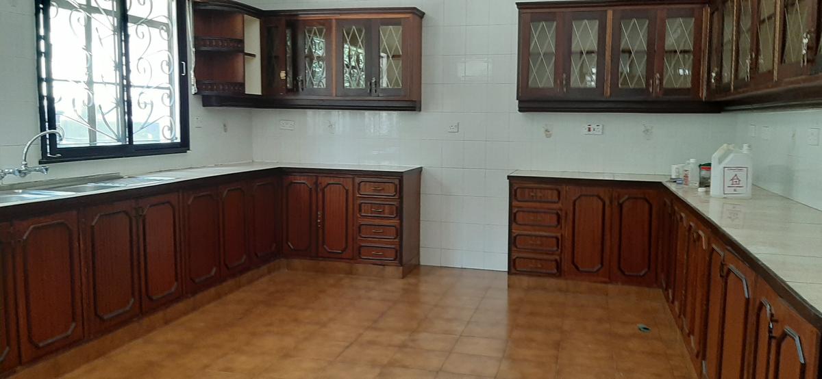 4 Bed Townhouse with En Suite in Kitisuru - 8