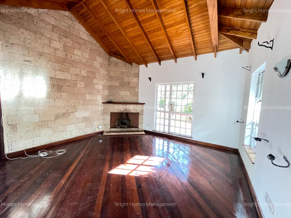 5 Bed Villa with En Suite in Spring Valley - 5