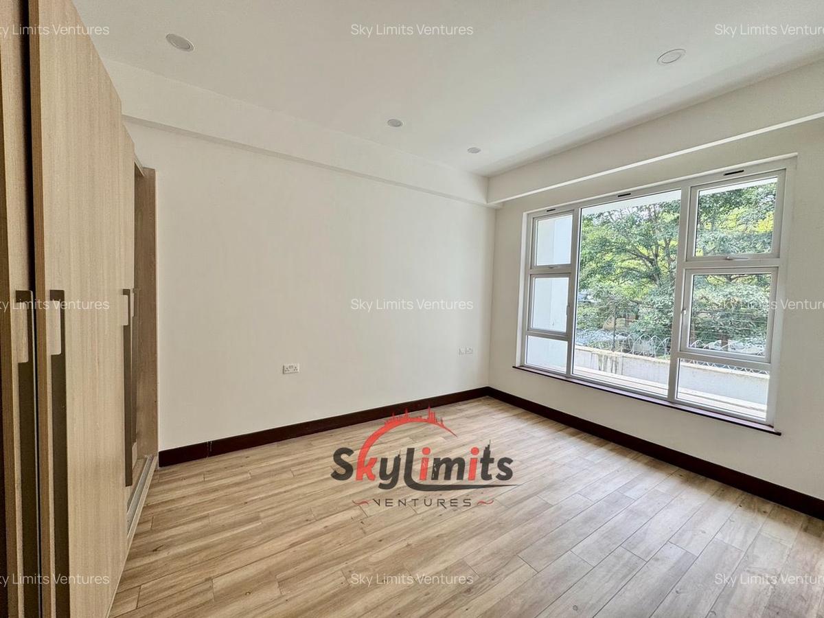 4 Bed Apartment with En Suite in Parklands - 8