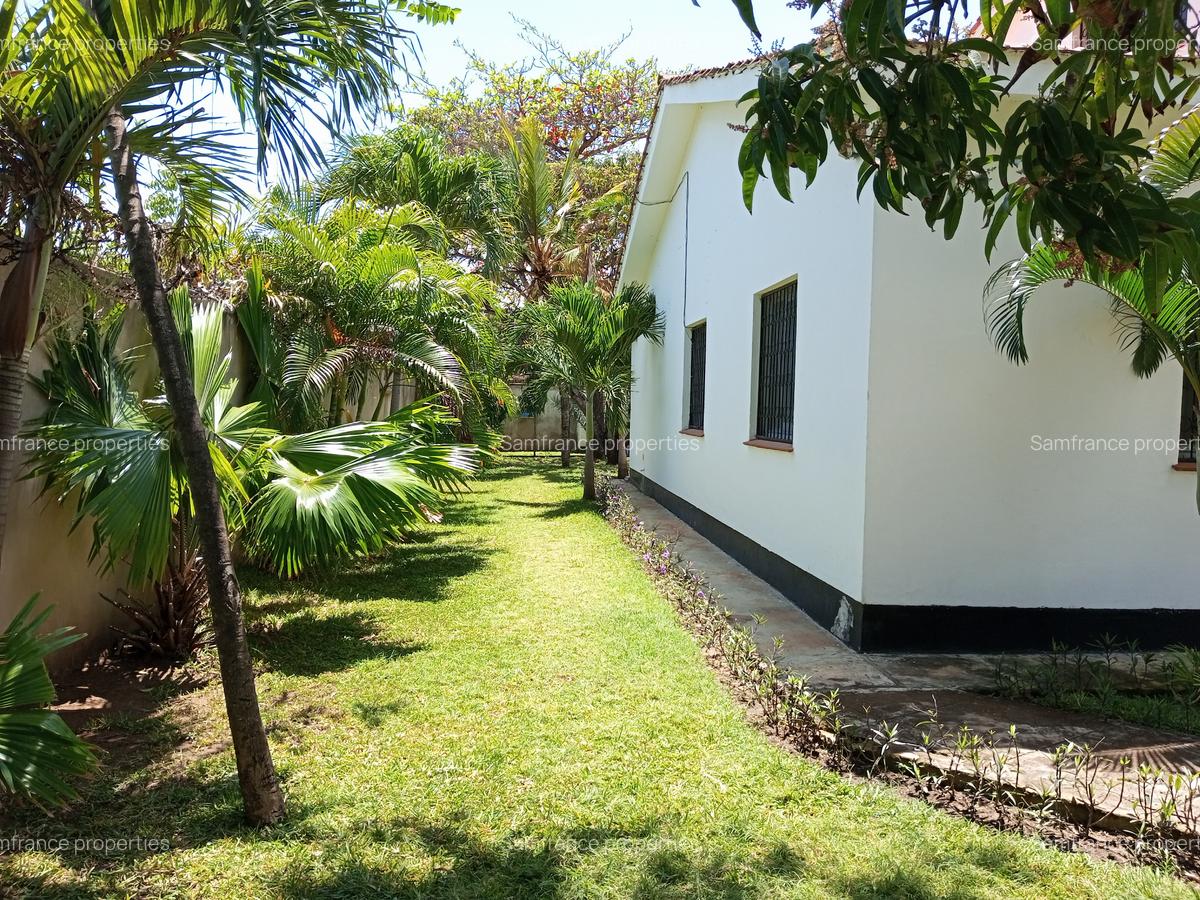 4 Bed Villa with Staff Quarters at Links Road - 5