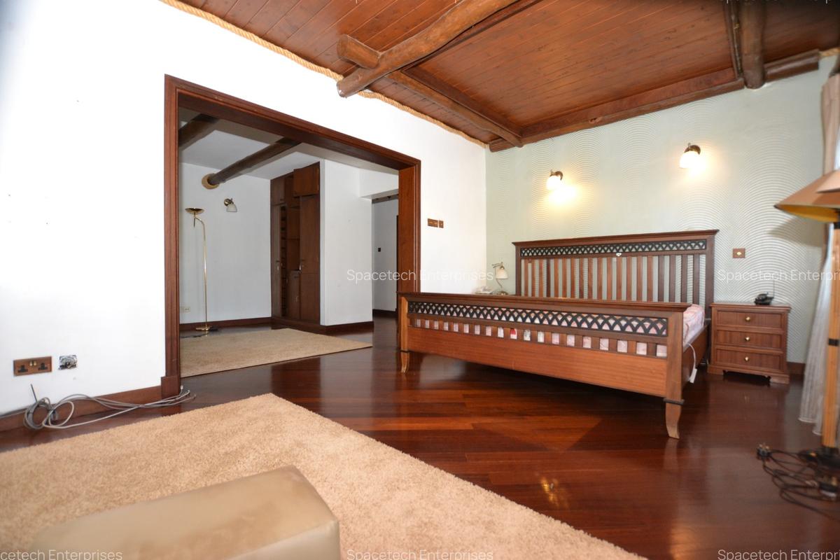5 Bed House with En Suite in Runda - 18