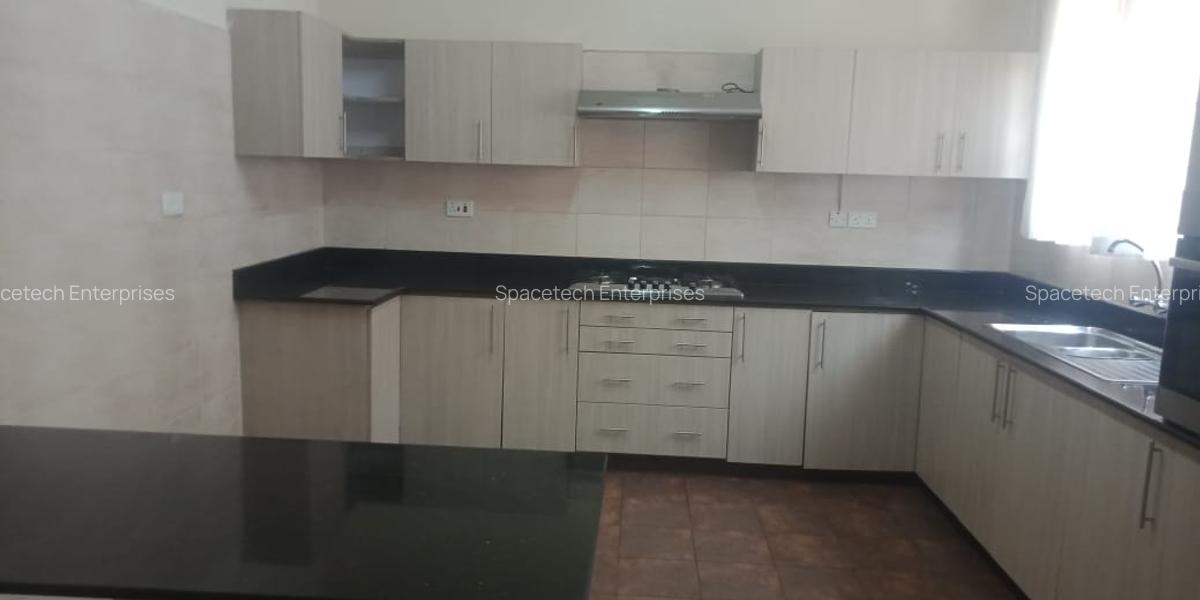 5 Bed Townhouse with En Suite in Spring Valley - 5