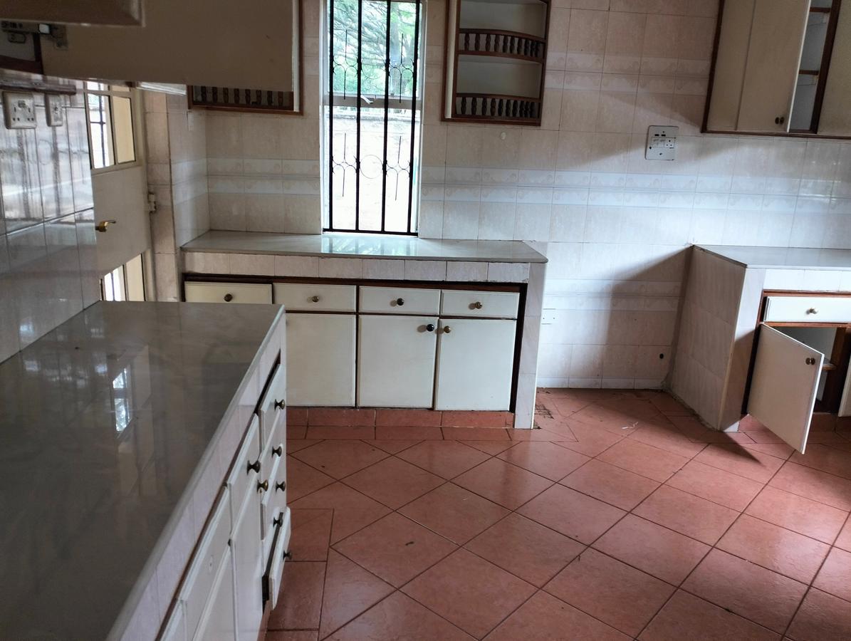5 Bed Townhouse with En Suite in Lavington - 6