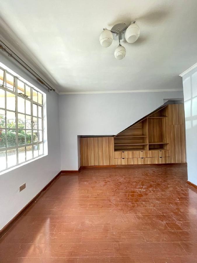 5 Bed Townhouse with En Suite in Lavington - 8