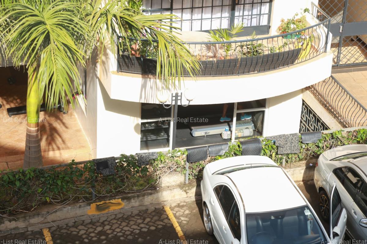 3 Bed Apartment with En Suite at Lavington - 7