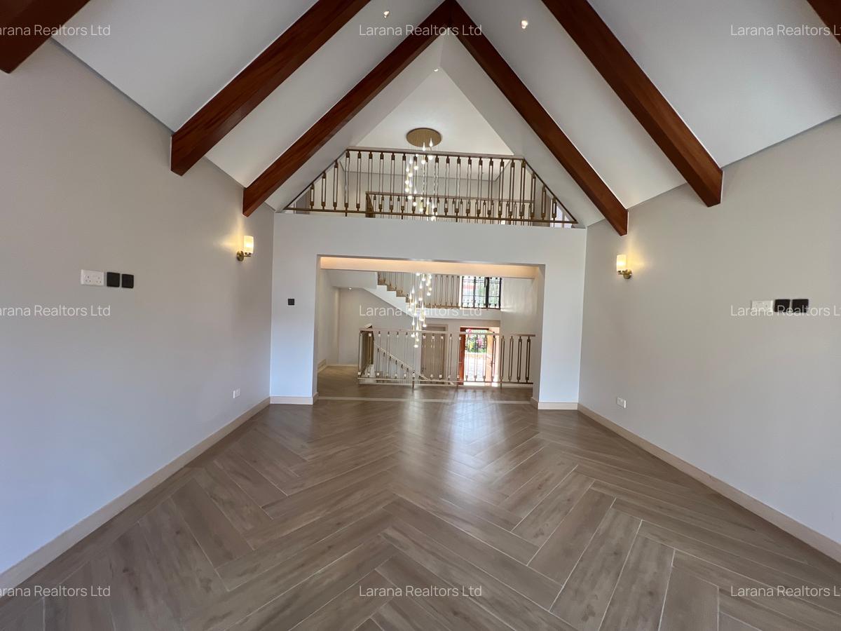 7 Bed Townhouse with En Suite at Covent Dr - 2