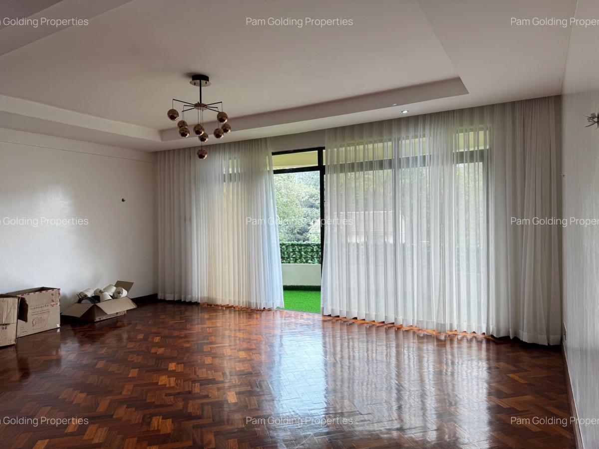 3 Bed Apartment with En Suite in Riverside - 3