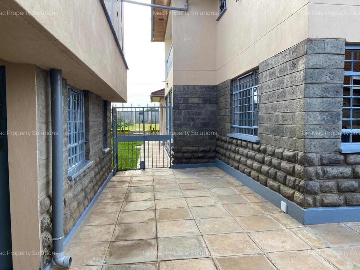 5 Bed House with En Suite in Runda - 8