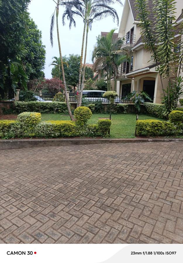 5 Bed Townhouse with En Suite at Lavington - 5