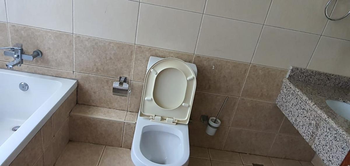 4 Bed Townhouse with En Suite in Lavington - 11