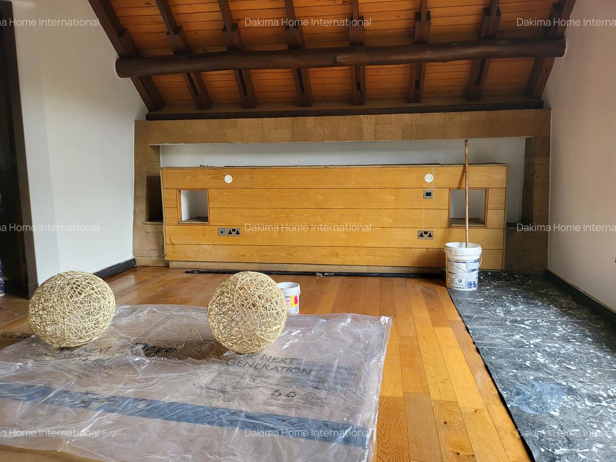 4 Bed Townhouse with En Suite in Lake View - 11