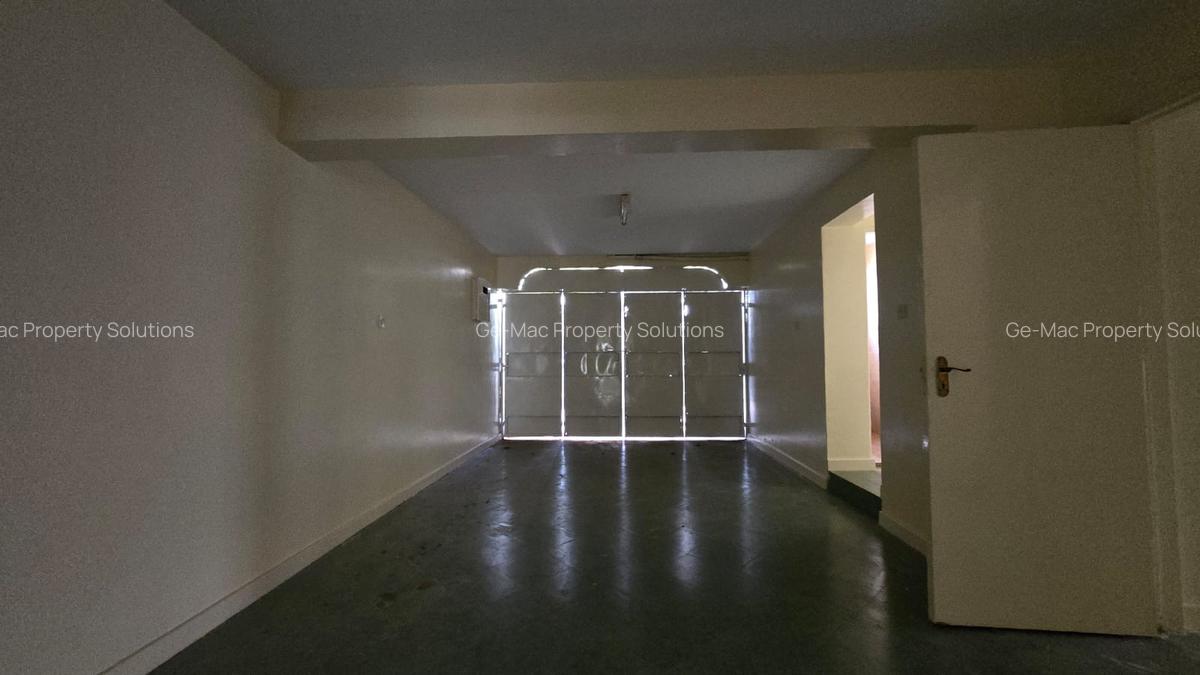 4 Bed House with En Suite in Lavington - 9