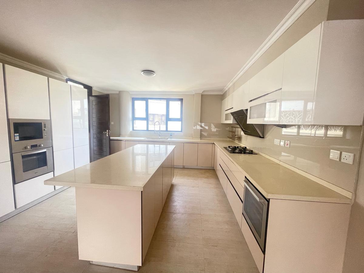 4 Bed Apartment in Riverside - 13