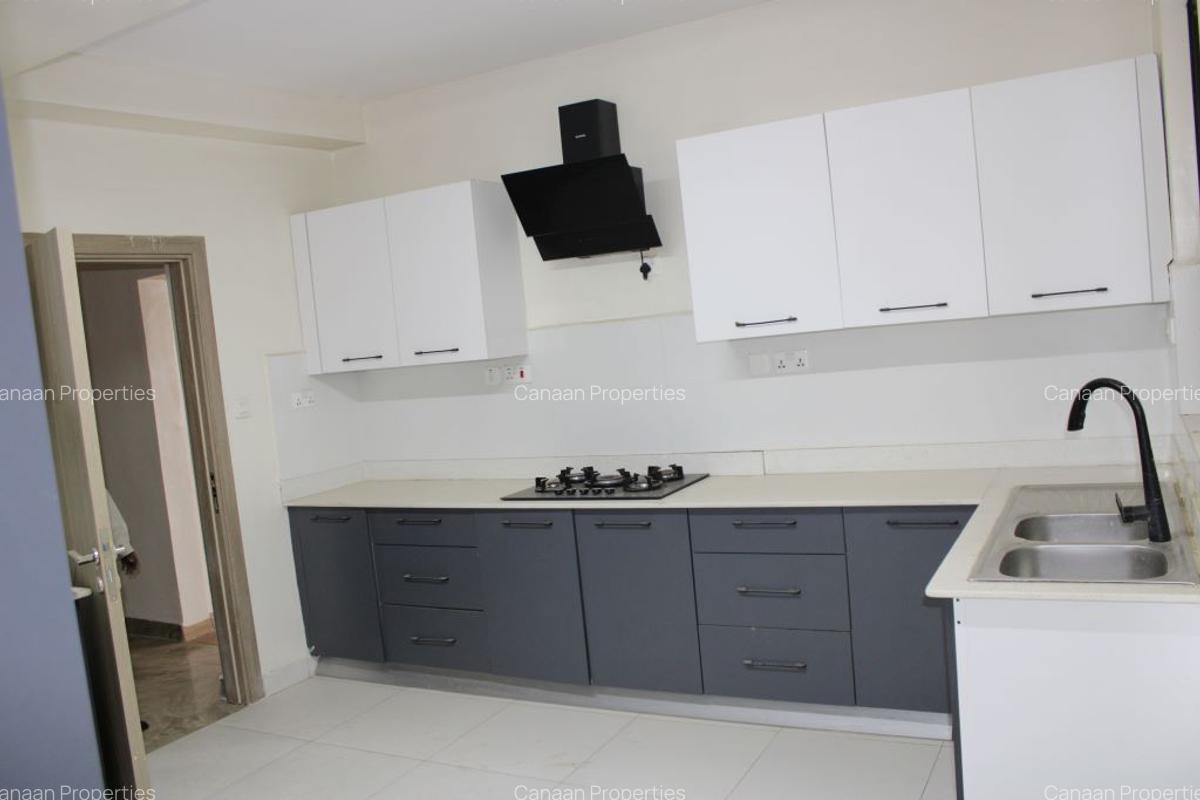 5 Bed Apartment with En Suite in Parklands - 6
