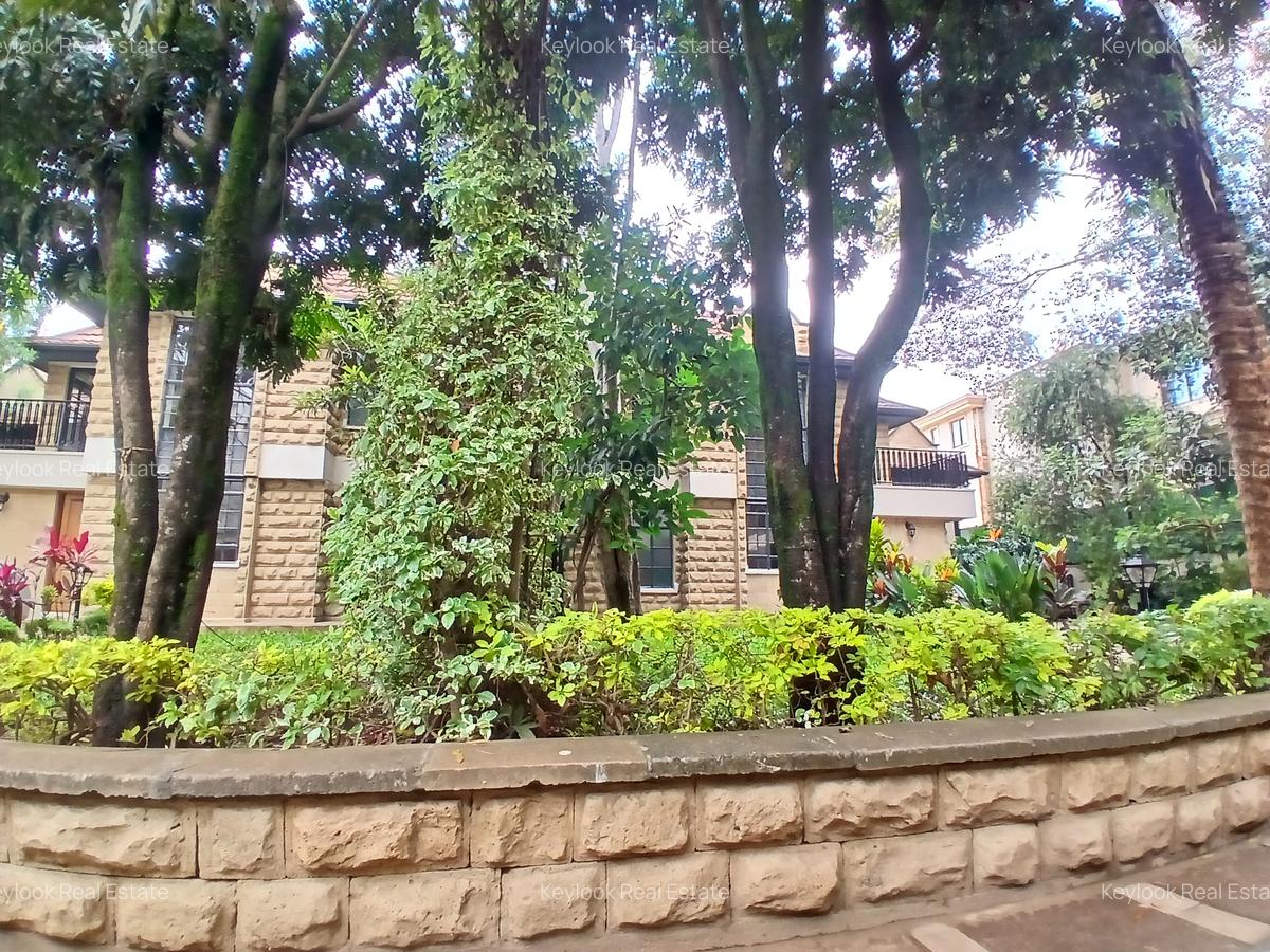 5 Bed Townhouse with En Suite in Lavington - 16
