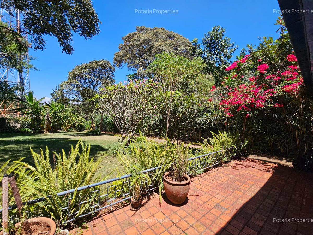 3 Bed House with En Suite in Lavington - 3