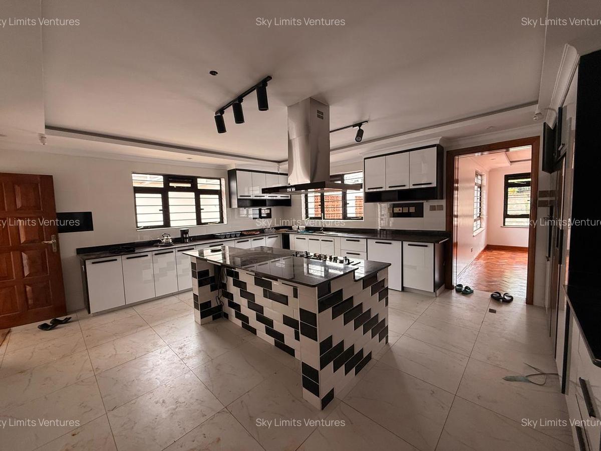 5 Bed Villa with Staff Quarters in Runda - 11