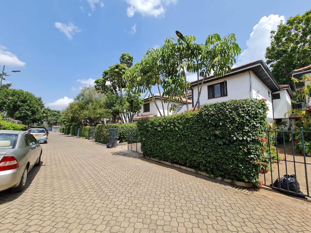 4 Bed Townhouse with En Suite at Westlands - 3