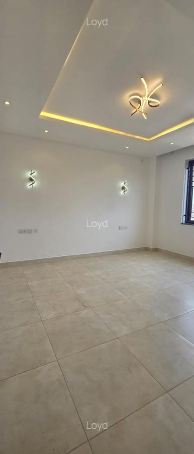 Serviced 4 Bed Apartment with En Suite in Parklands - 14