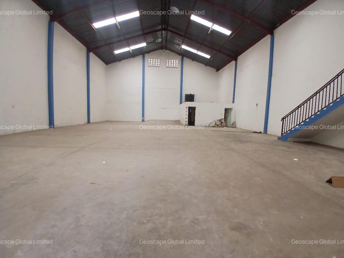 5,700 ft² Warehouse with Backup Generator in Industrial Area - 3