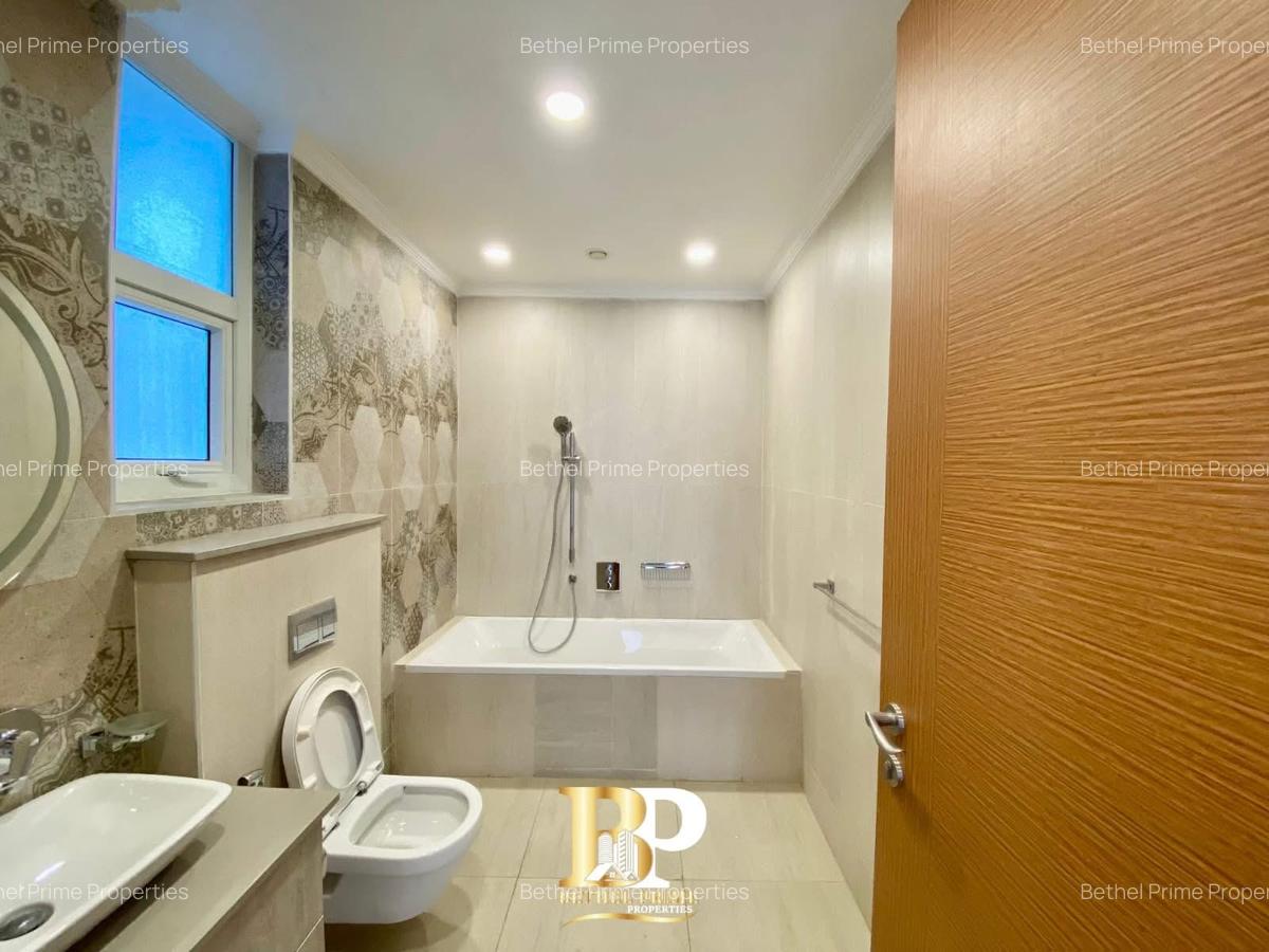 4 Bed Apartment with En Suite in Parklands - 17