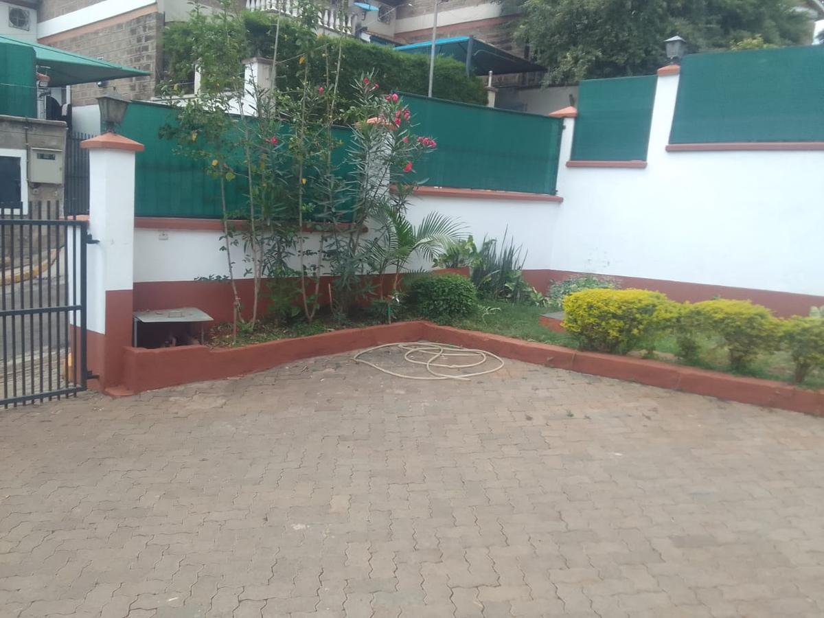4 Bed Villa with En Suite in Brookside - 5