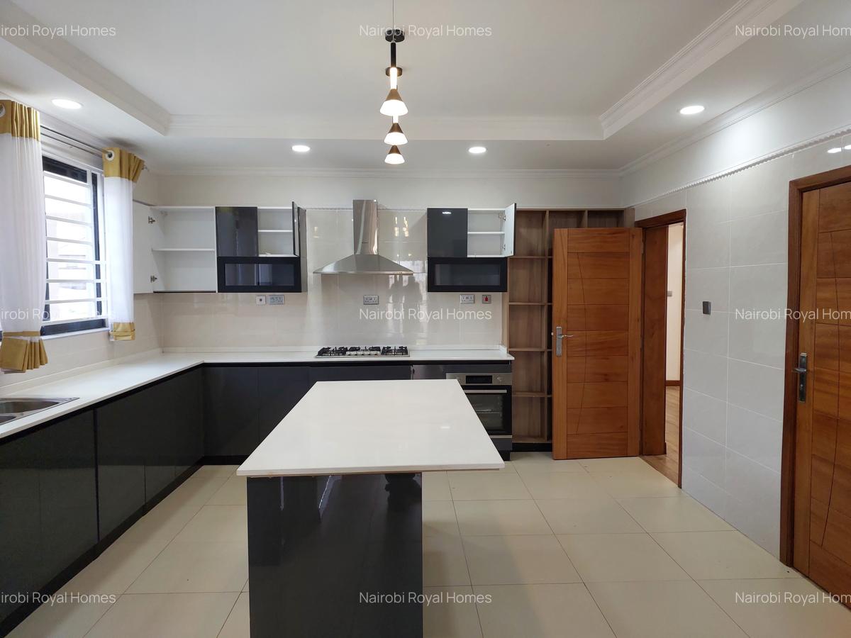 4 Bed House with En Suite at Paradise Lost - 9