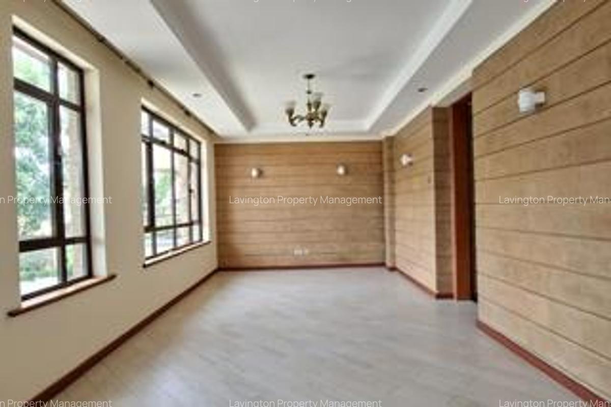 5 Bed Villa with En Suite at Lavington Green - 6