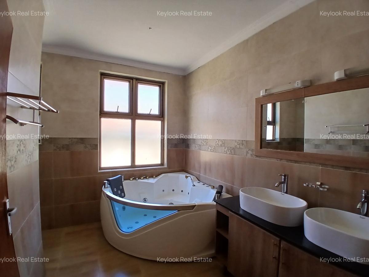 5 Bed Townhouse with En Suite at Lavington - 11