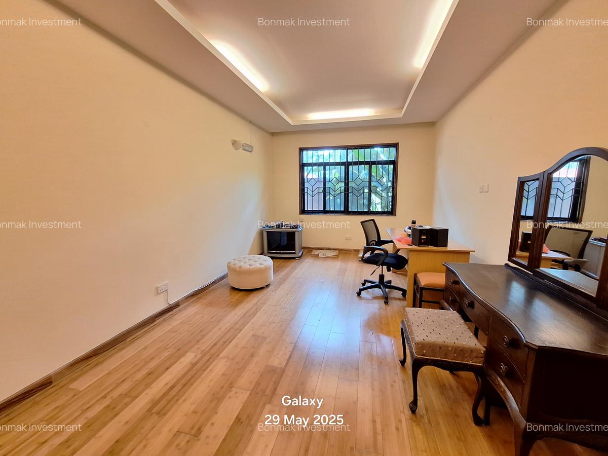 5 Bed Townhouse with En Suite at Kyuna Road - 9