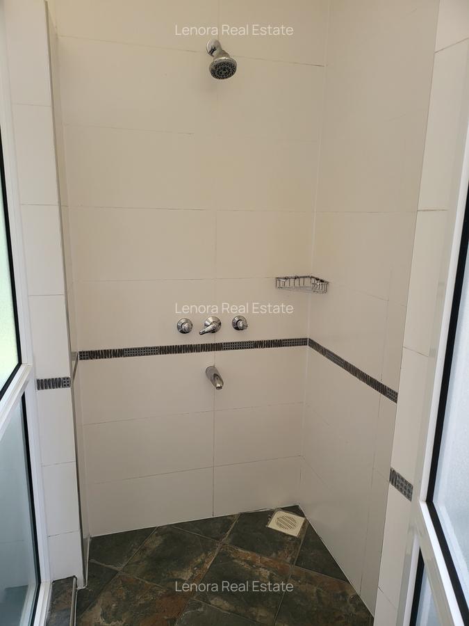 5 Bed Villa with En Suite in Nyari - 6