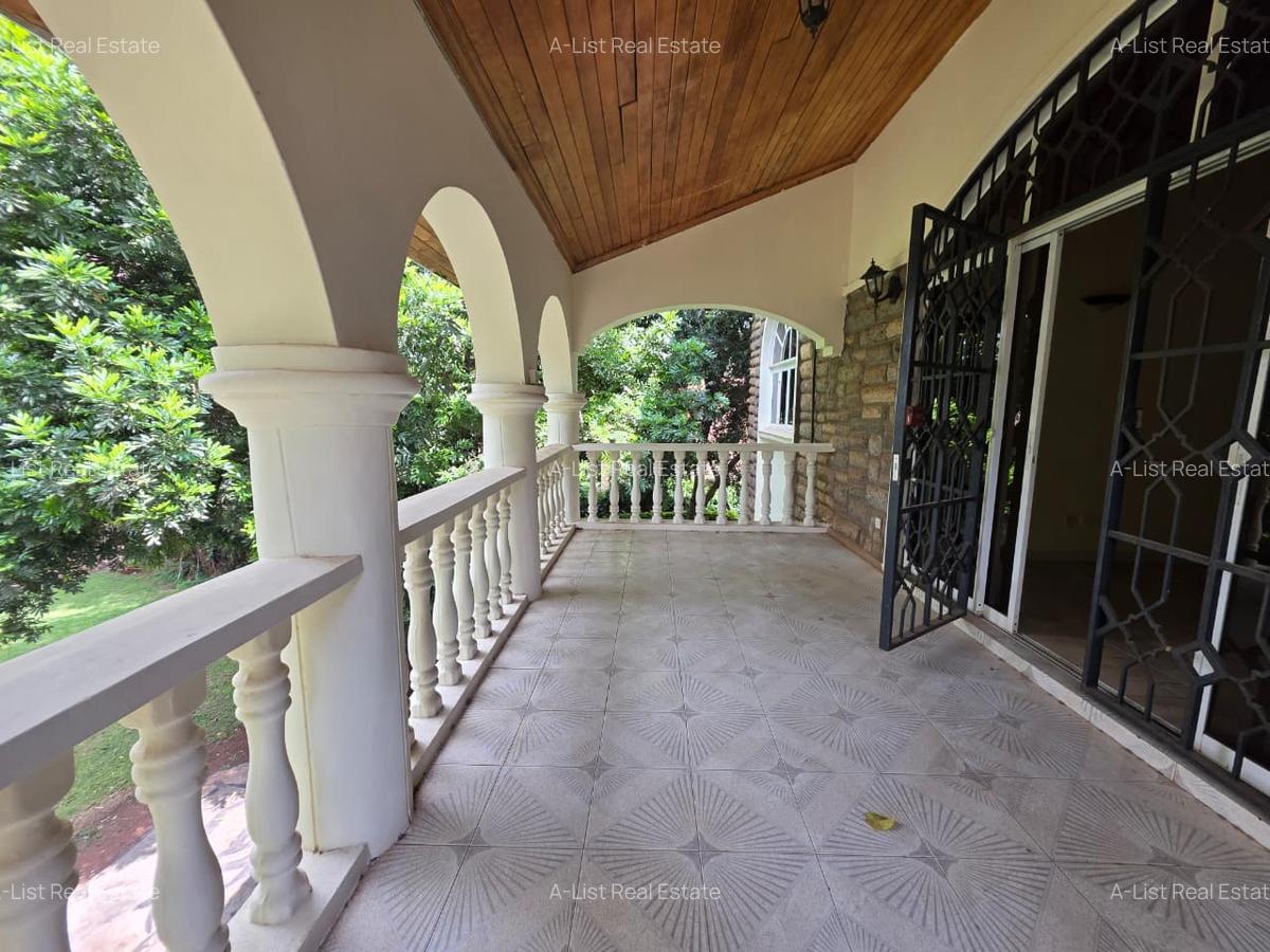 4 Bed House with En Suite at Hillview - 3