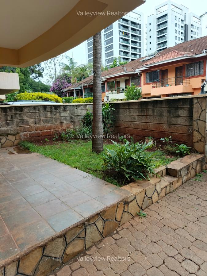 5 Bed Townhouse with En Suite at Lavington - 1