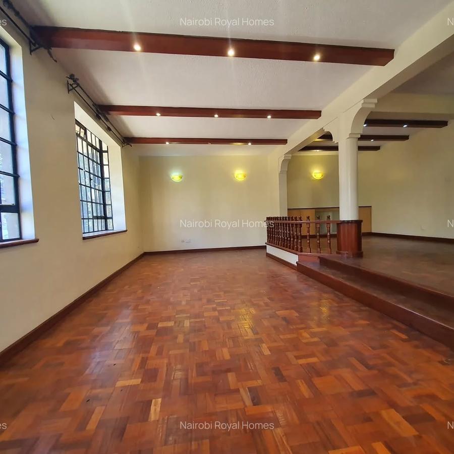 4 Bed Townhouse with En Suite at Lavington - 10