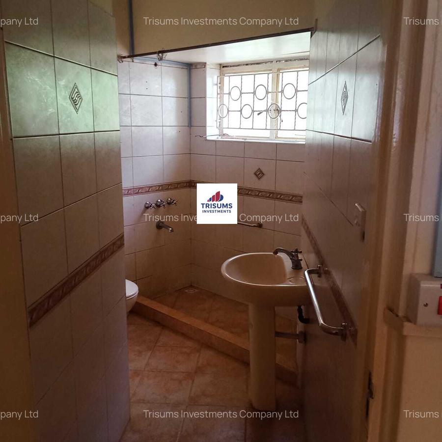 5 Bed House with En Suite in Westlands Area - 15
