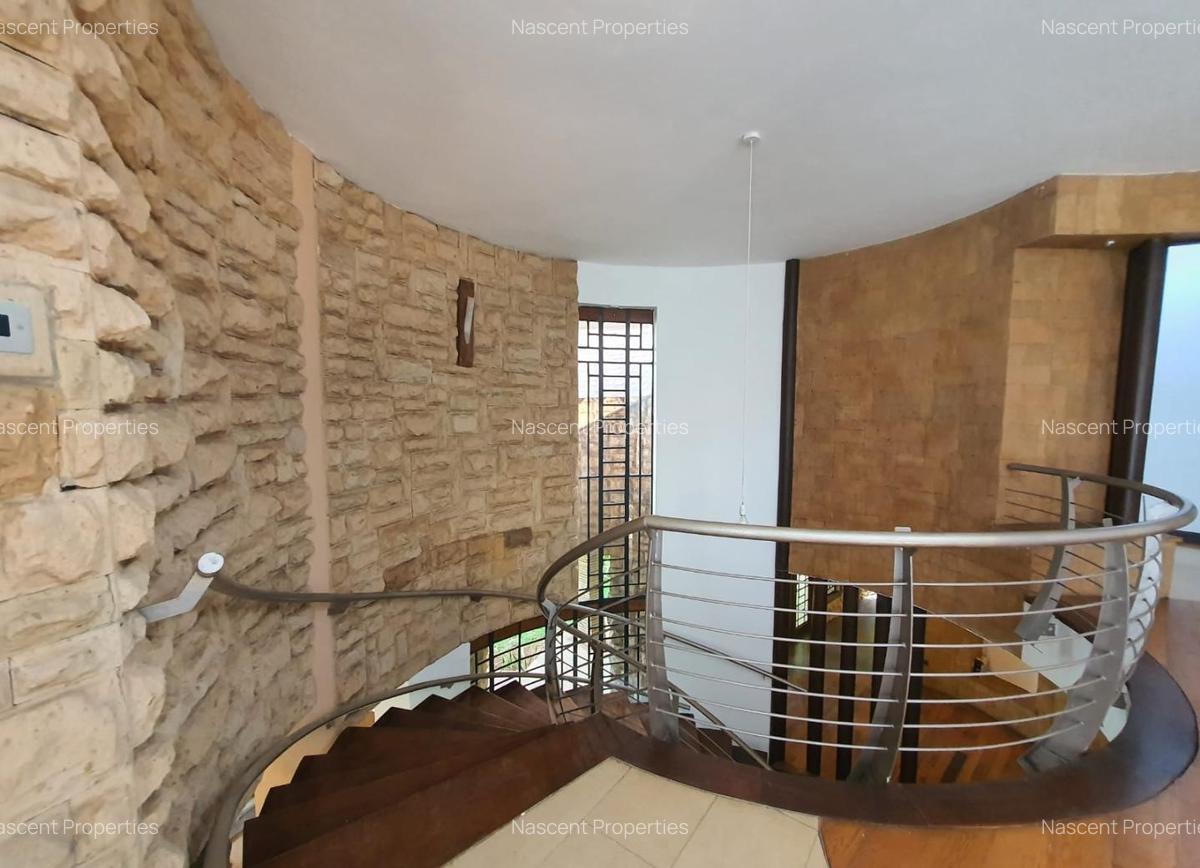 5 Bed Villa with En Suite at Lake View - 20