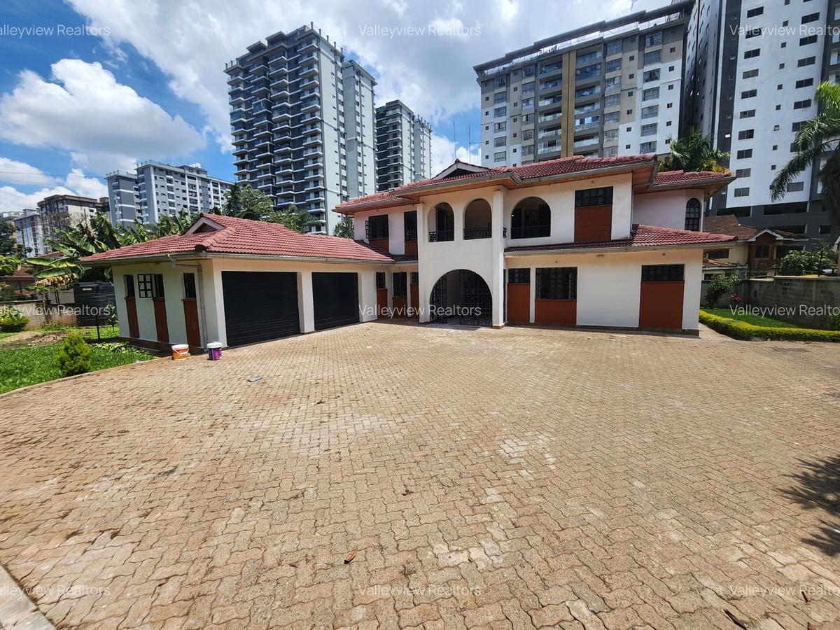 4 Bed Townhouse with En Suite at Lavington - 17