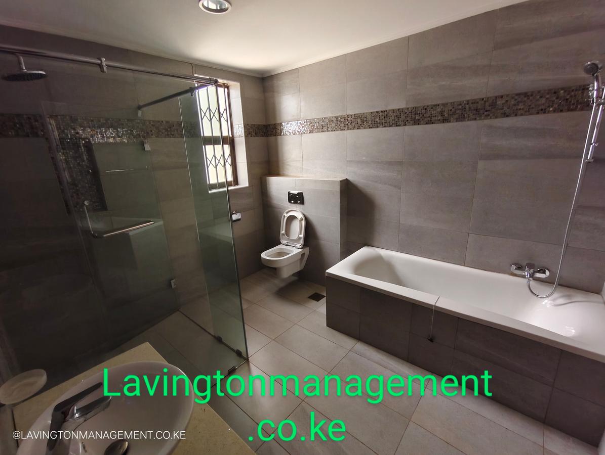 5 Bed House with En Suite at Lavington Green - 19