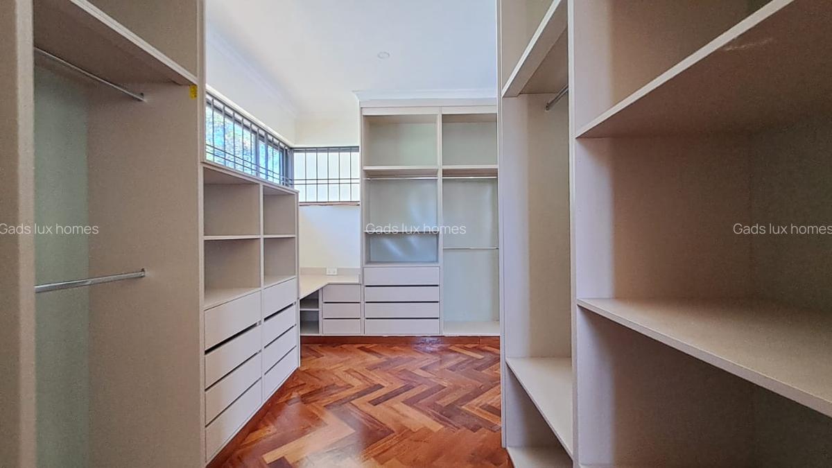 6 Bed Villa with En Suite at Loresho - 3