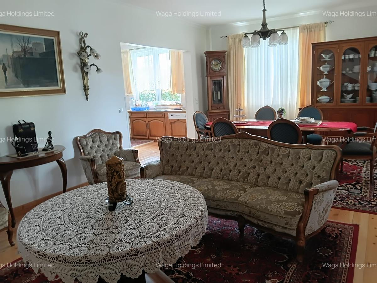 3 Bed Villa with En Suite at Burguret - 8