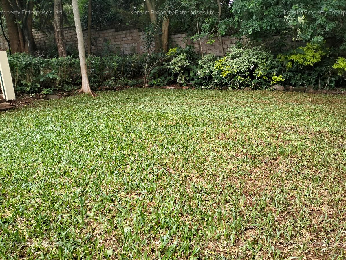 5 Bed House with En Suite in Lavington - 17